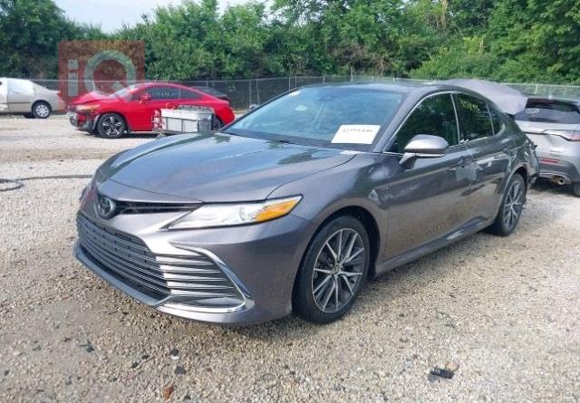 تۆیۆتا کامری